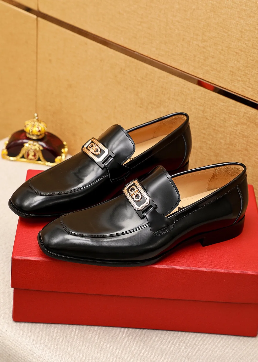 Men's shoes 💰442 💐 Product trademark: Ferragamo "Ferragamo" casual leather shoes Regular size: 38-44 (45.46🉑️customized) Product materials: Selected imported first-layer open-edge beaded cowhide embossed upper + original hardware buckle, imported water-dyed cowhide leather lining. Strong three-dimensional visual effect, combined outsole Color: 2⃣️colors available